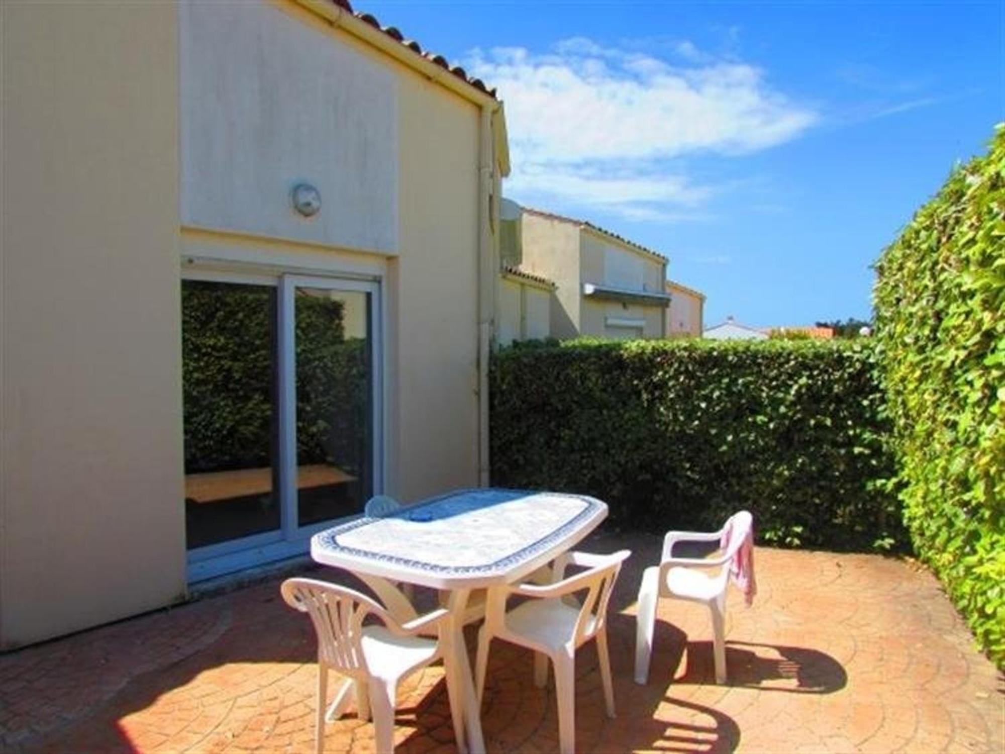 Charmante Maison Avec Piscine, 6 Couchages, Proche - - Fr-1-246a-154